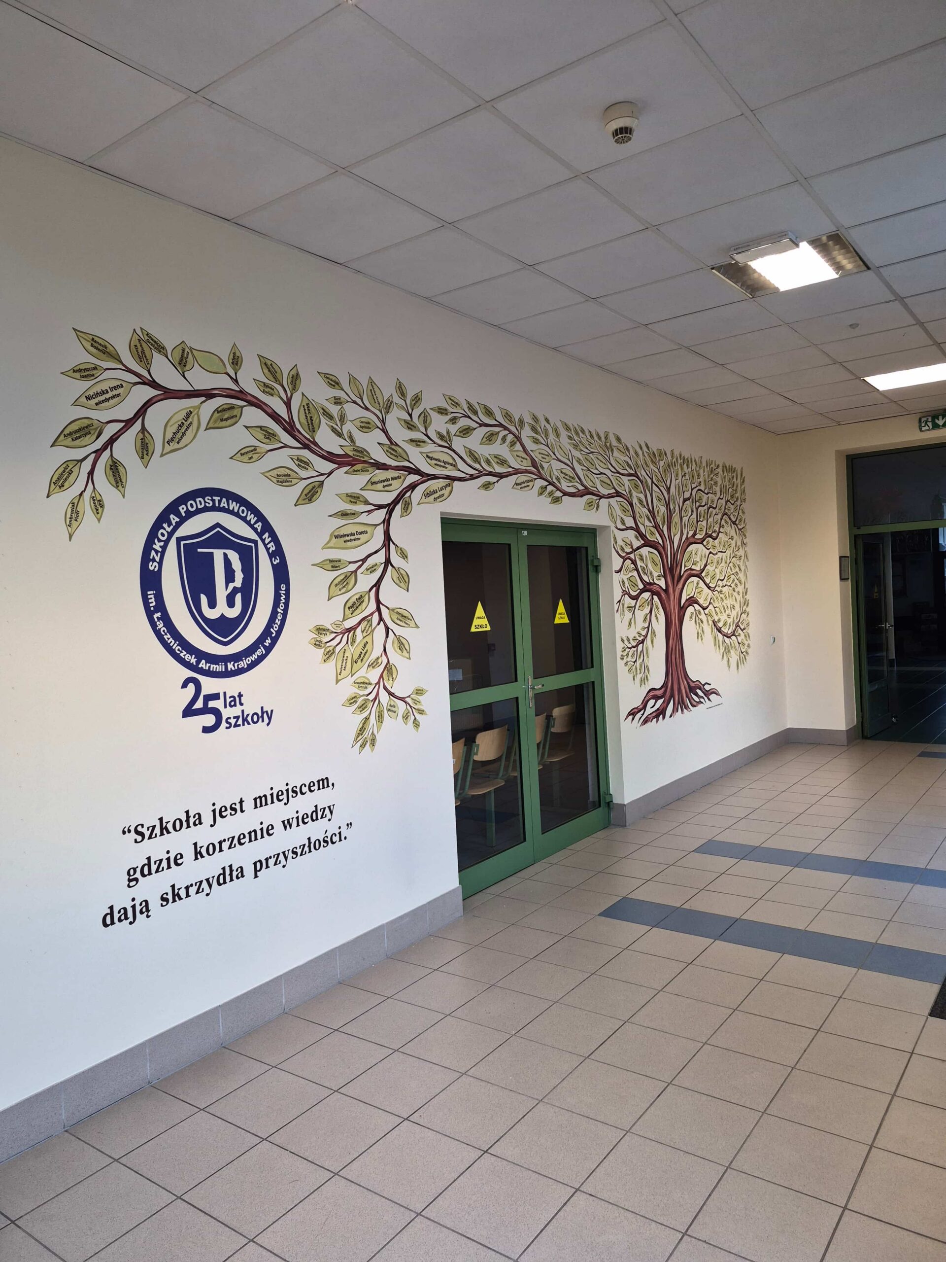 druk ścienny w Szkole Podstawowej nr 3 w Józefowie